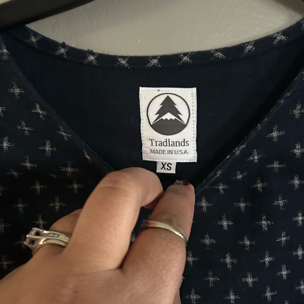 Tradlands Shirt - navy w/white print 100% woven cotton short sleeve boxy cut - Picture 3 of 9